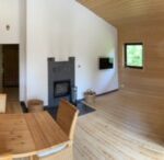 Chalet Vogelsberg - großzügiger Wohn-Essbereich mit Kamin