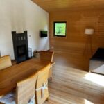 Chalet Vogelsberg - Wohn-Essbereich mit Kamin